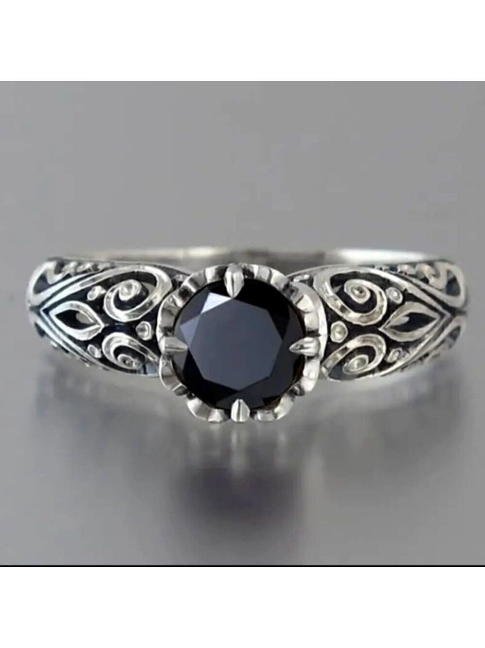 Vintage Style Ring With Round Cut Black Cubic Zirconia Gemstone Decor